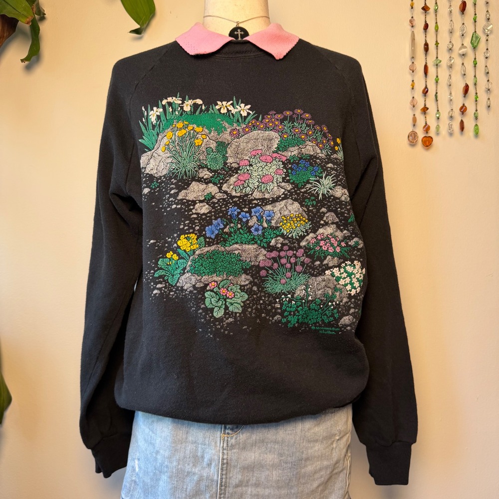 Vintage 90s Cabin Creek Pink Collar Black Floral Campcore Granola Sweatshirt USA